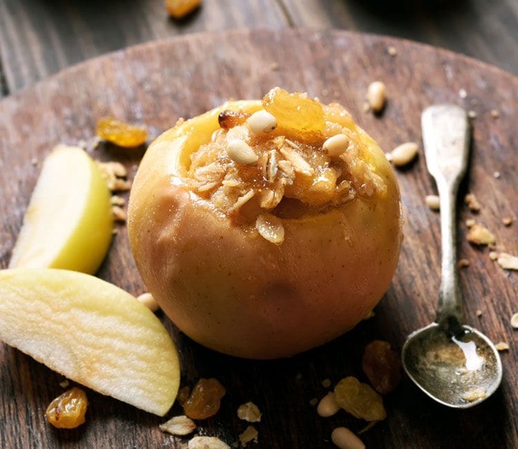 Manzanas asadas con miel y piñones