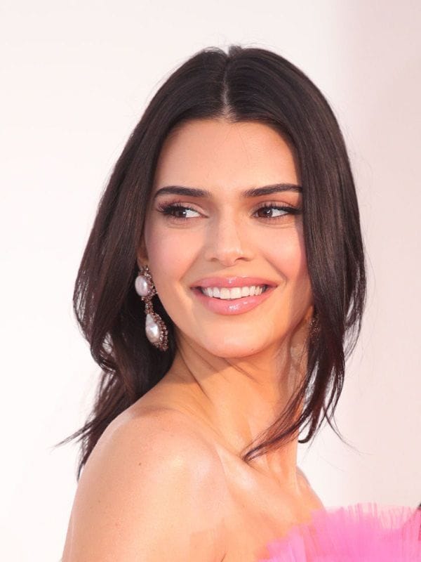 Kendall Jenner con labial rosa