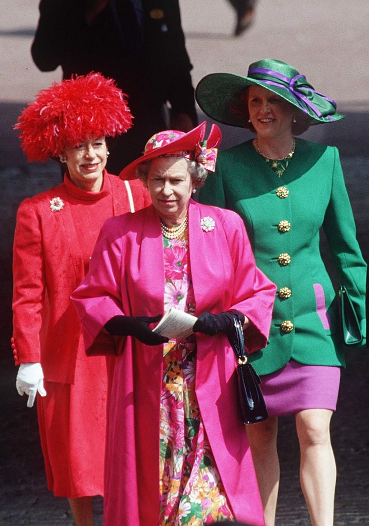 La reina Isabel con su hermana la princesa Margaret y su cuñada la Duquesa de York.