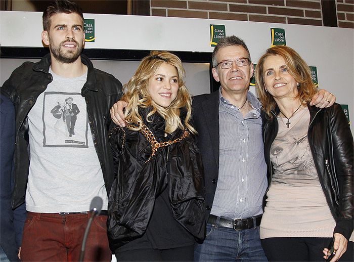 Shakira con sus suegros