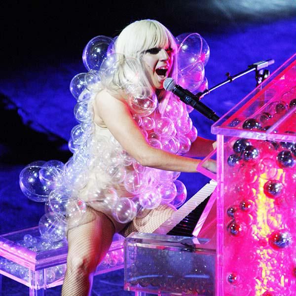 lady gaga pianos alocados04