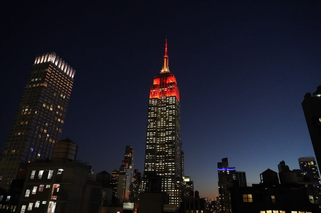 El Empire State iluminado con los colores de ¡HOLA!