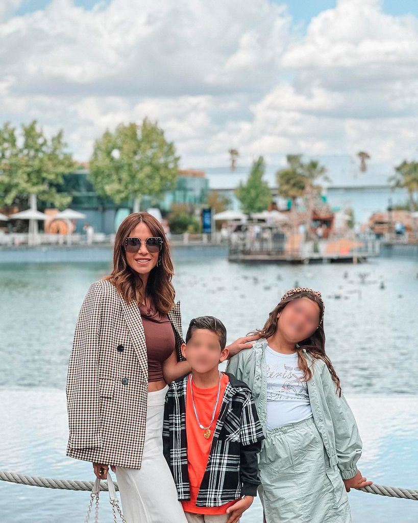 Tamara Gorro con sus hijos 