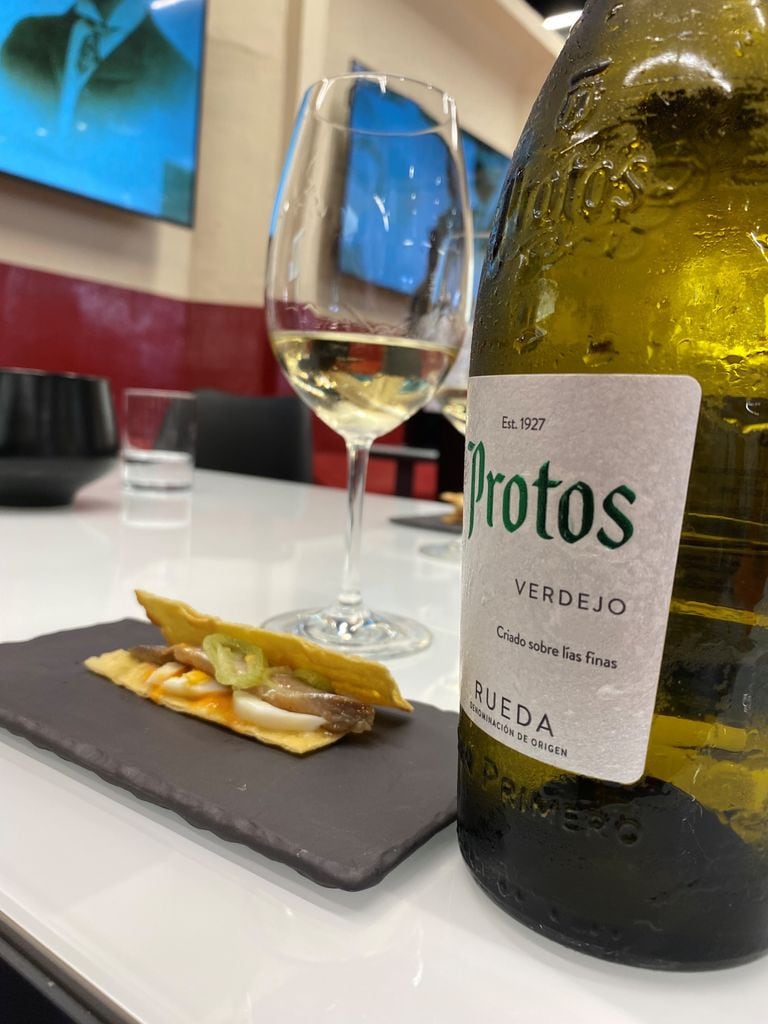 En Ágora de Protos, el restaurante de la conocida bodega, proponen para el día 14 de febrero un maridaje entre sus vinos y varias tapas.