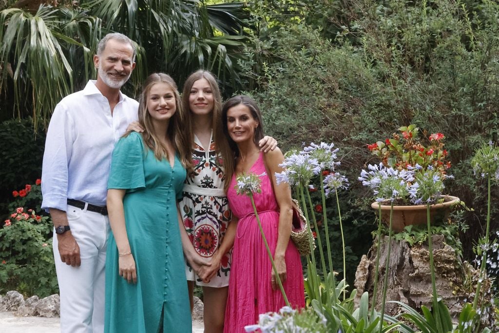 Don Felipe y doña Letizia con sus hijas en Mallorca en el 2023