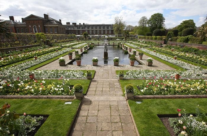 Jardín Blanco de Diana de Gales en el Palacio de Kensington.