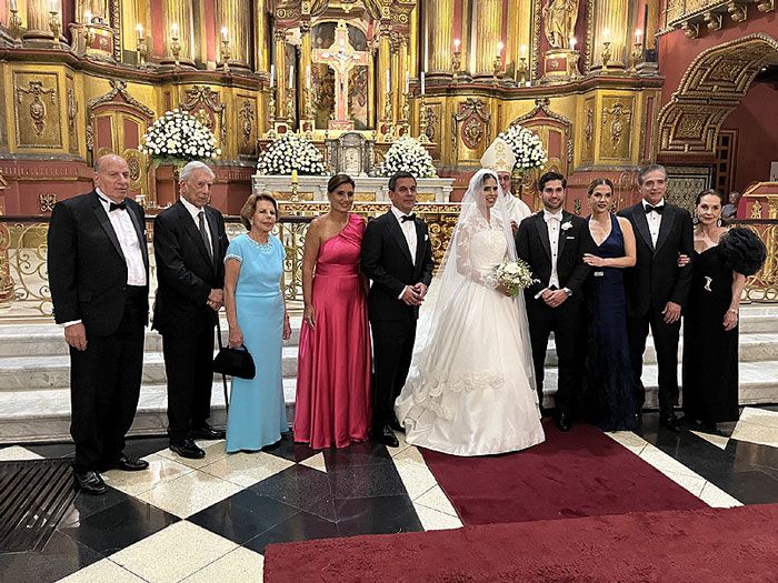 Mario Vargas Llosa en la nieta de su boda Josefina 