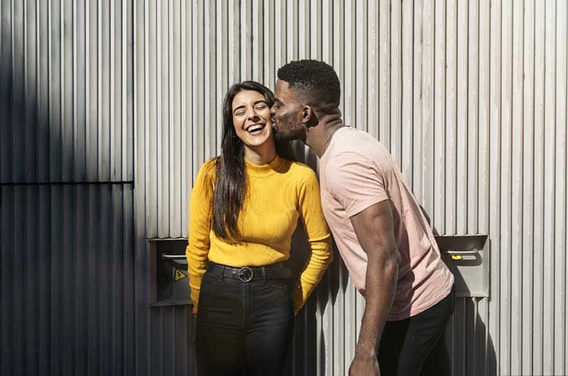 getty pareja beso 4