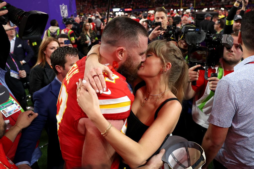 LAS VEGAS, NEVADA - FEBRUARY 11: Travis Kelce #87 of the Kansas City Chiefs and Taylor Swift embrace after defeating the San Francisco 49ers in overtime during Super Bowl LVIII at Allegiant Stadium on February 11, 2024 in Las Vegas, Nevada. (Photo by Ezra Shaw/Getty Images)