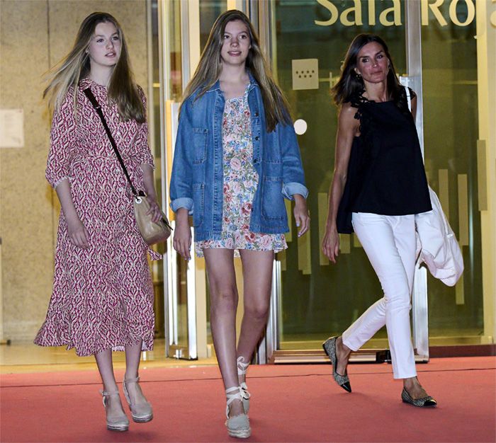 La reina Letizia, con sus hijas