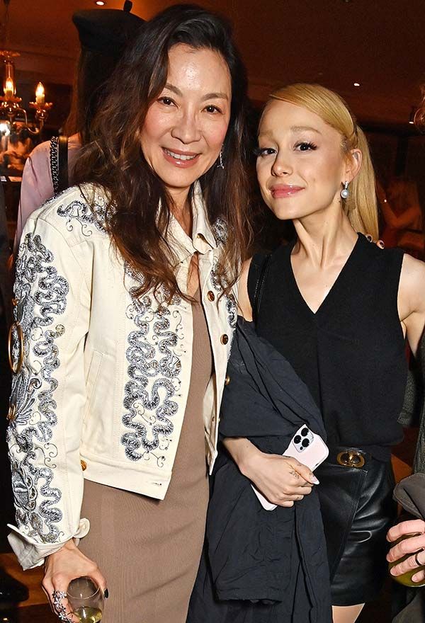 Ariana Grande y Michelle Yeoh