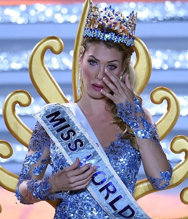 La representante española no pudo contener las lágrimas al ser coronada Miss Mundo 2015
