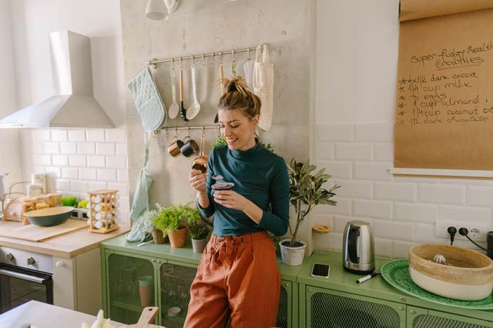 mujer comida sana