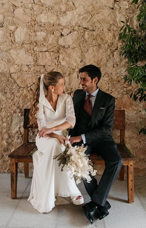 Vestido de novia sencillo y camisero