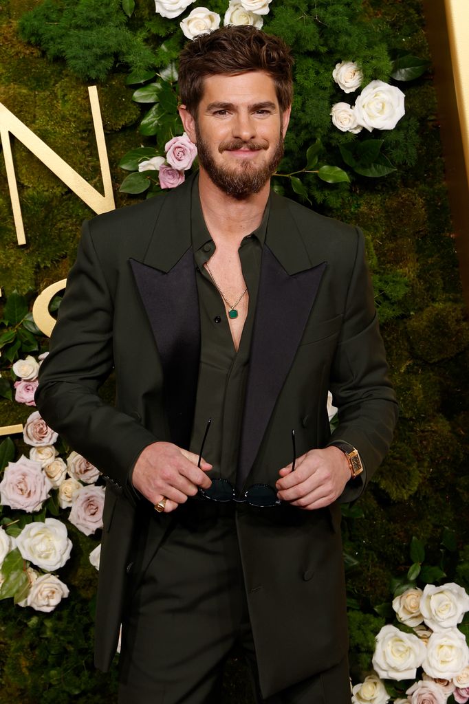 Andrew Garfield en los Globos de Oro 2025.