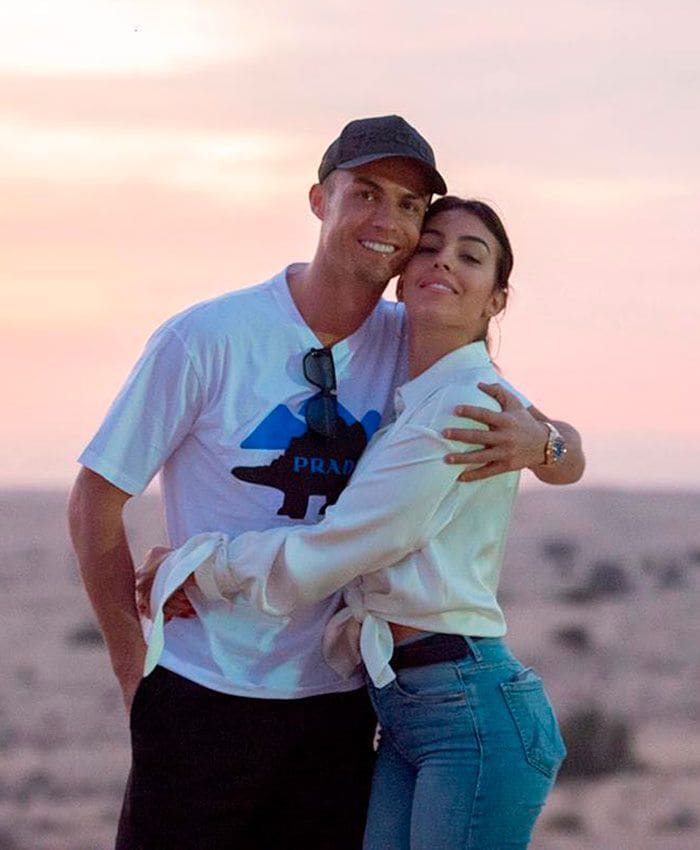 Georgina Rodriguez y Cristiano Ronaldo en una romántica foto de sus redes sociales