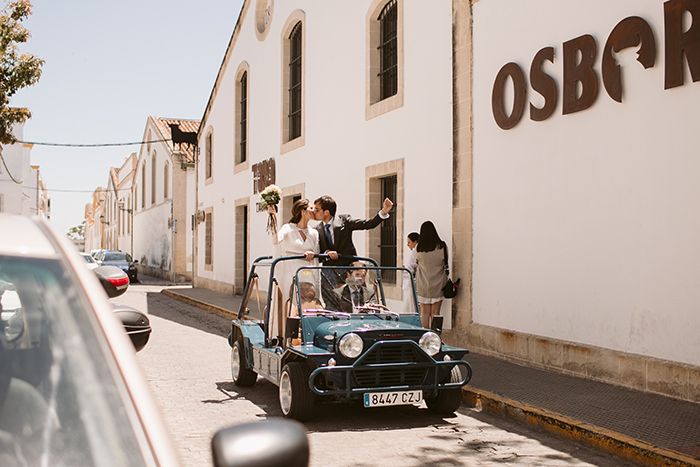 Coches divertidos con los que los novios pueden llegar a la celebración