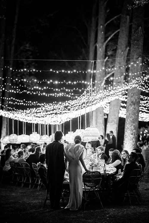 Decoración de mesas e iluminación en bodas de tarde