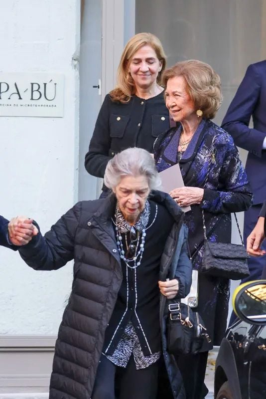 La infanta Cristina con su madre y su hija