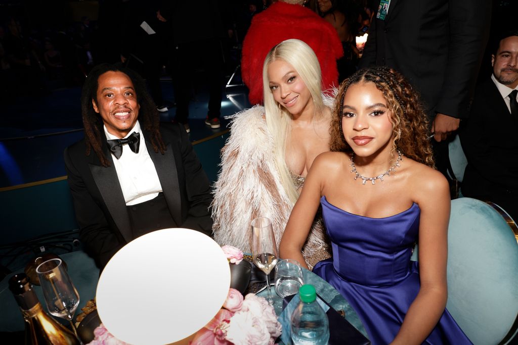 Jay-Z, Beyoncé y Blue Ivy Carter en la 67ª edición anual de los premios Grammy, transmitido en vivo desde Crypto.com Arena en Los Ángeles, California, el domingo 2 de febrero