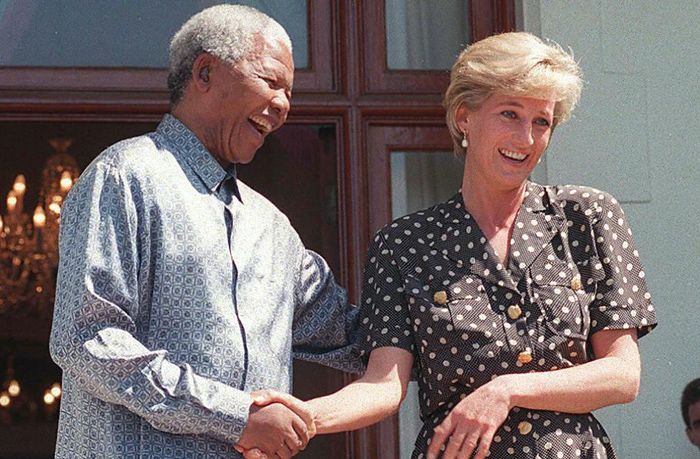 Diana de Gales con Nelson Mandela en Ciudad del Cabovida