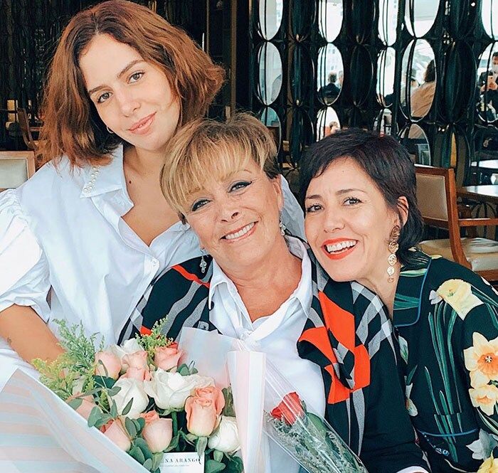 Stephanie Salas con su mamá y su hija Camila