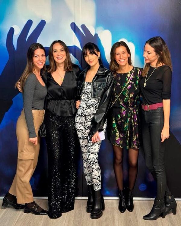 Tamara Falcó con 'total look' negro en el concierto de Aitana