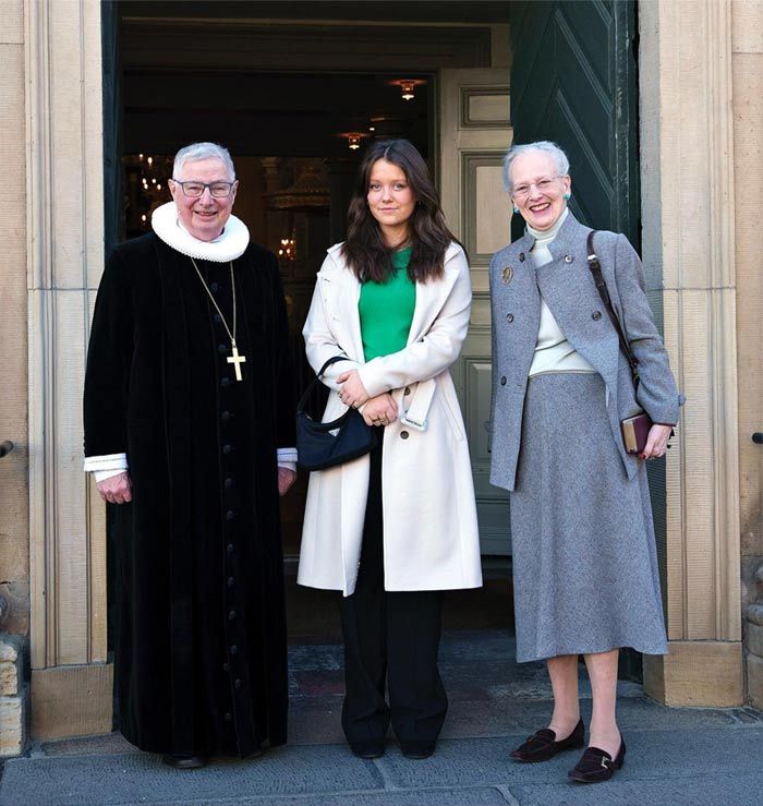 Margarita de Dinamarca en la iglesia con su nieta, la princesa Isabella