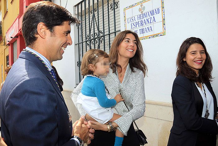 Francisco Rivera junto a Lourdes Montes y sus hijas