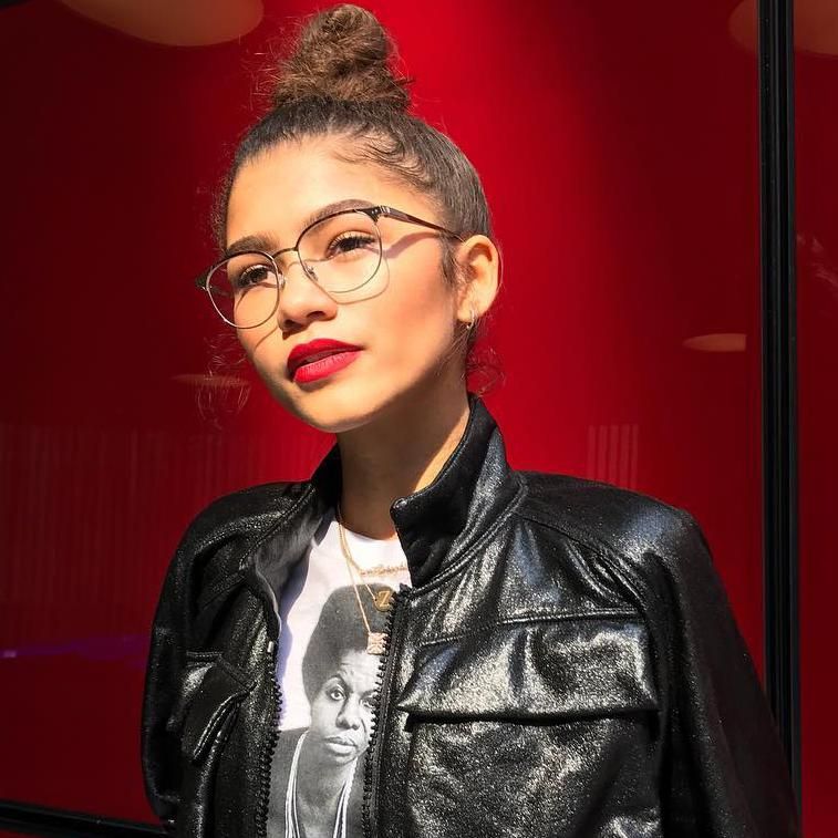 zendaya luce uno de los lentes correctivos m s trendys