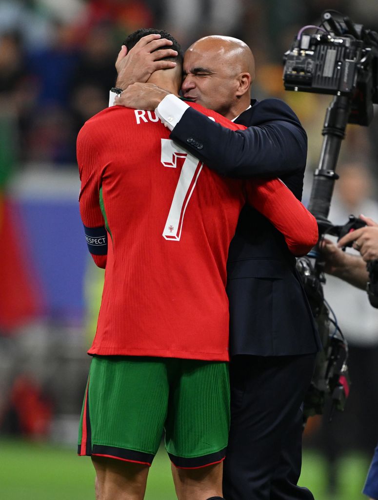 Roberto Martínaz abraza a Cristiano para animarle