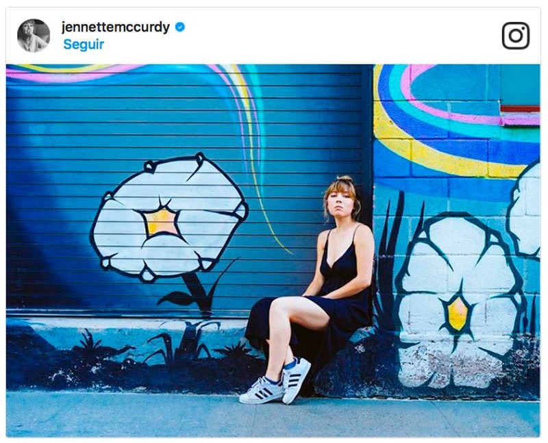 jennette_mccurdy_vestido_deportivas_1a