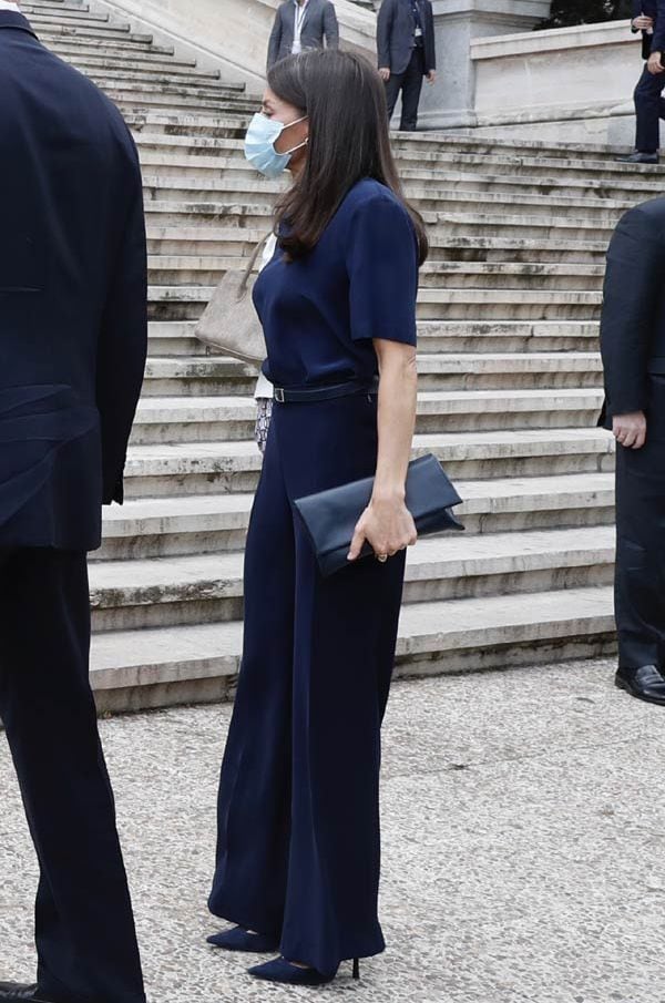 Reina Letizia con pantalones palazzo