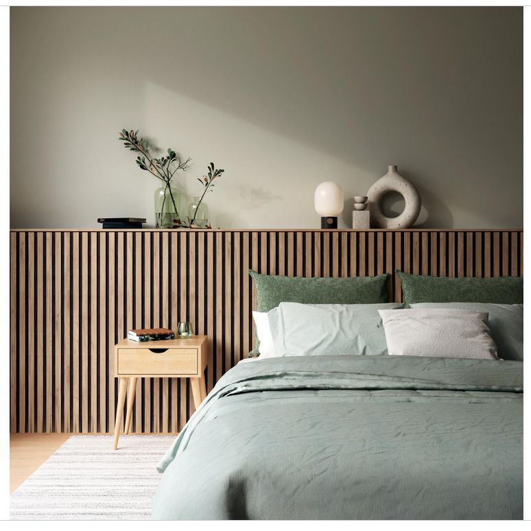 Dormitorio decorado con palillería de madera