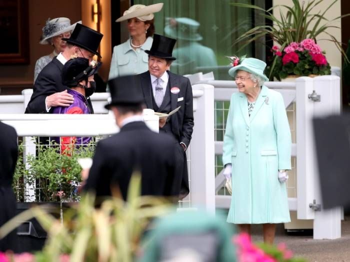 Isabel II recupera la alegría en la última jornada de Royal Ascot, su competición favorita