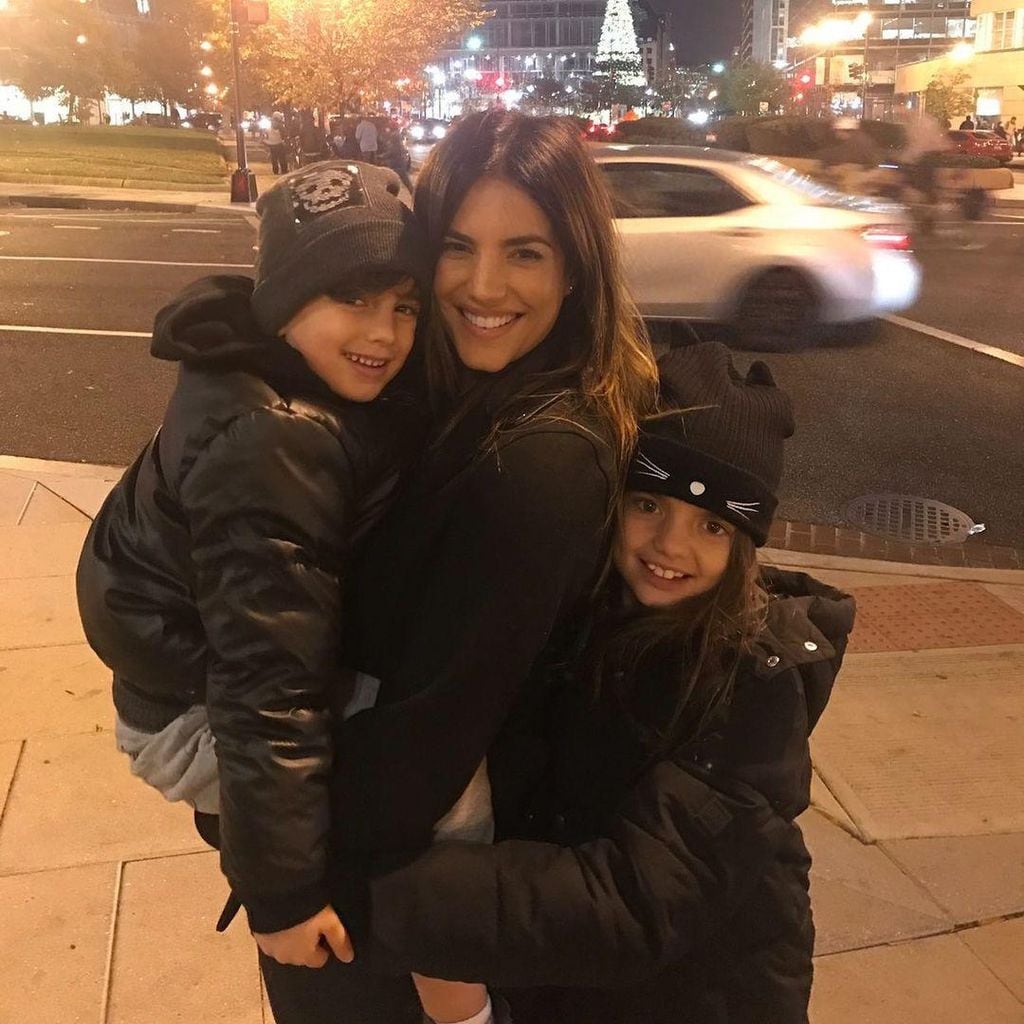 gaby espino jut con sus hijos