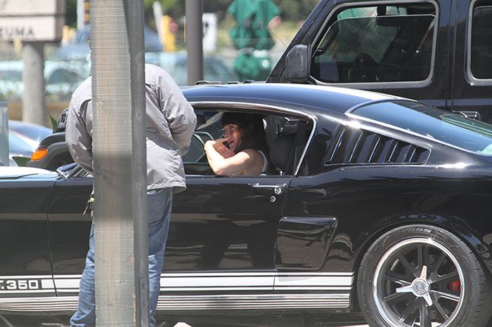 Dakota Johnson y el percance con su Ford Mustang