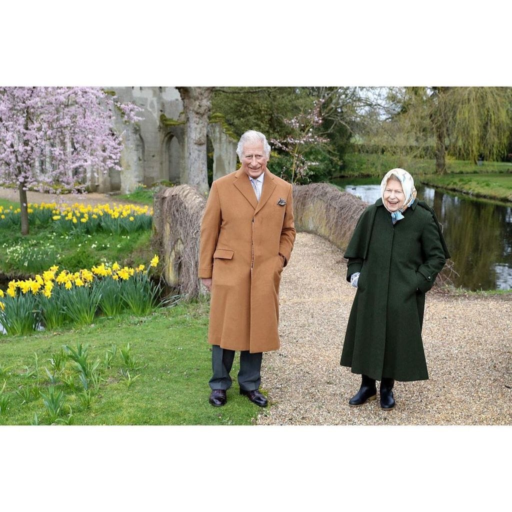 el pr ncipe carlos y la reina isabel