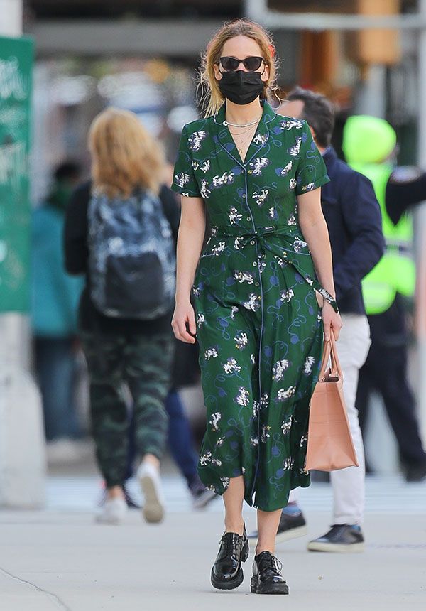 jennifer lawrence vestido camisero primavera flores letizia