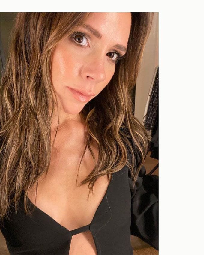 Victoria Beckham con vestido 'midi'