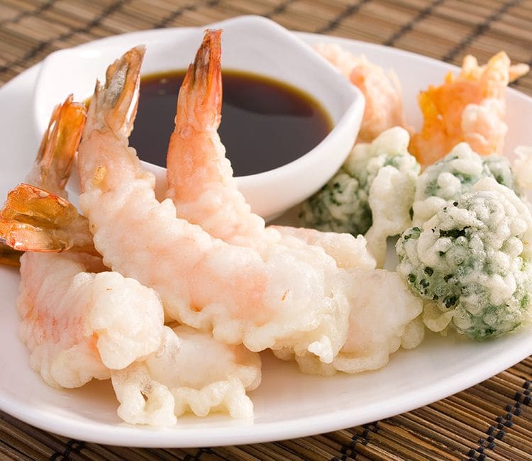 Tempura de gambas y vegetales con salsa 'Tentsuyu'