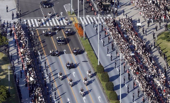 Música y mucha emoción en el desfile real de los emperadores Naruhito y Masako de Japón