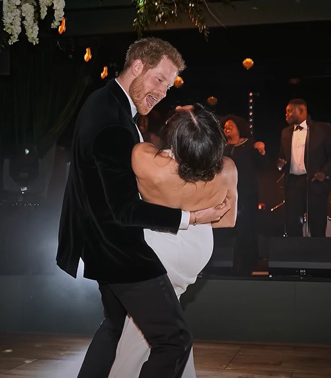 El príncipe Harry y Meghan Markle bailando en su boda 