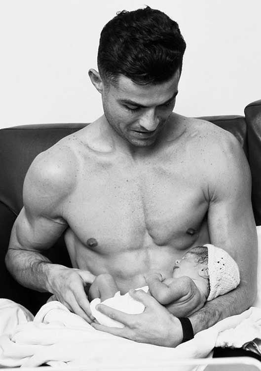 Cristiano Ronaldo con su bebé