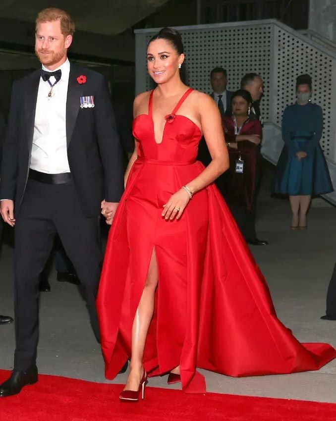 meghan markle vestido rojo carolina herrera