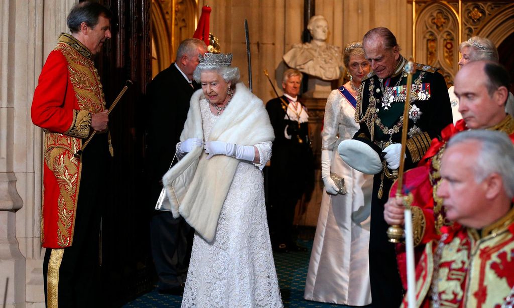 reina Isabel II, duque de Edimburgo y el duque de Norfolk