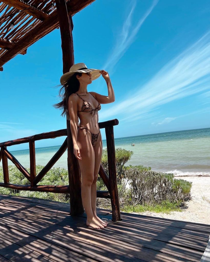 Camila Sodi posó guapísima en las playas de Yucatán.