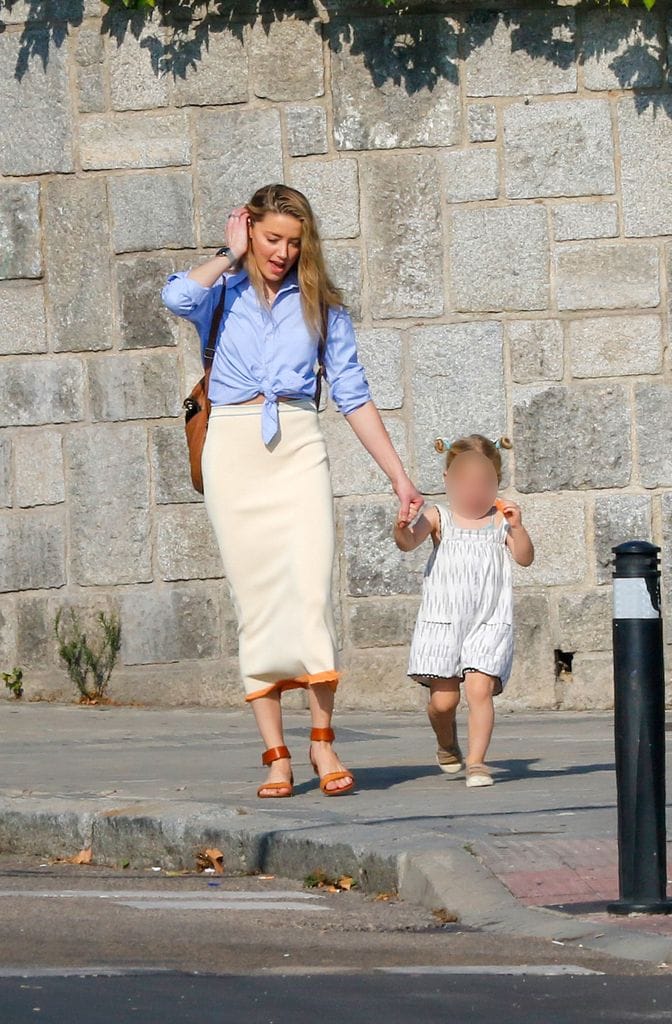 Photo © 2024 Zuma Press/The Grosby Group

September 23, 2024, Madrid, Spain: Amber Heard walks with her daughter, Oonagh Paige, on the street in Madrid.****

Amber Heard camina con su hija, Oonagh Paige, por la calle en Madrid.