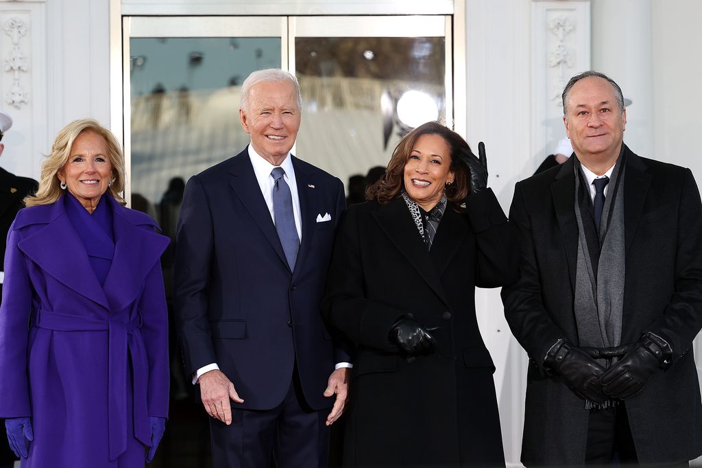 Jill Biden, Joe Biden, Kamala Harris y Doug Emhoff, juntos en la Casa Blanca previo a la inauguración de Donald Trump 