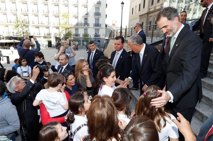 Felipe VI y Marcelo Rebelo de Sousa en la exposición Pessoa